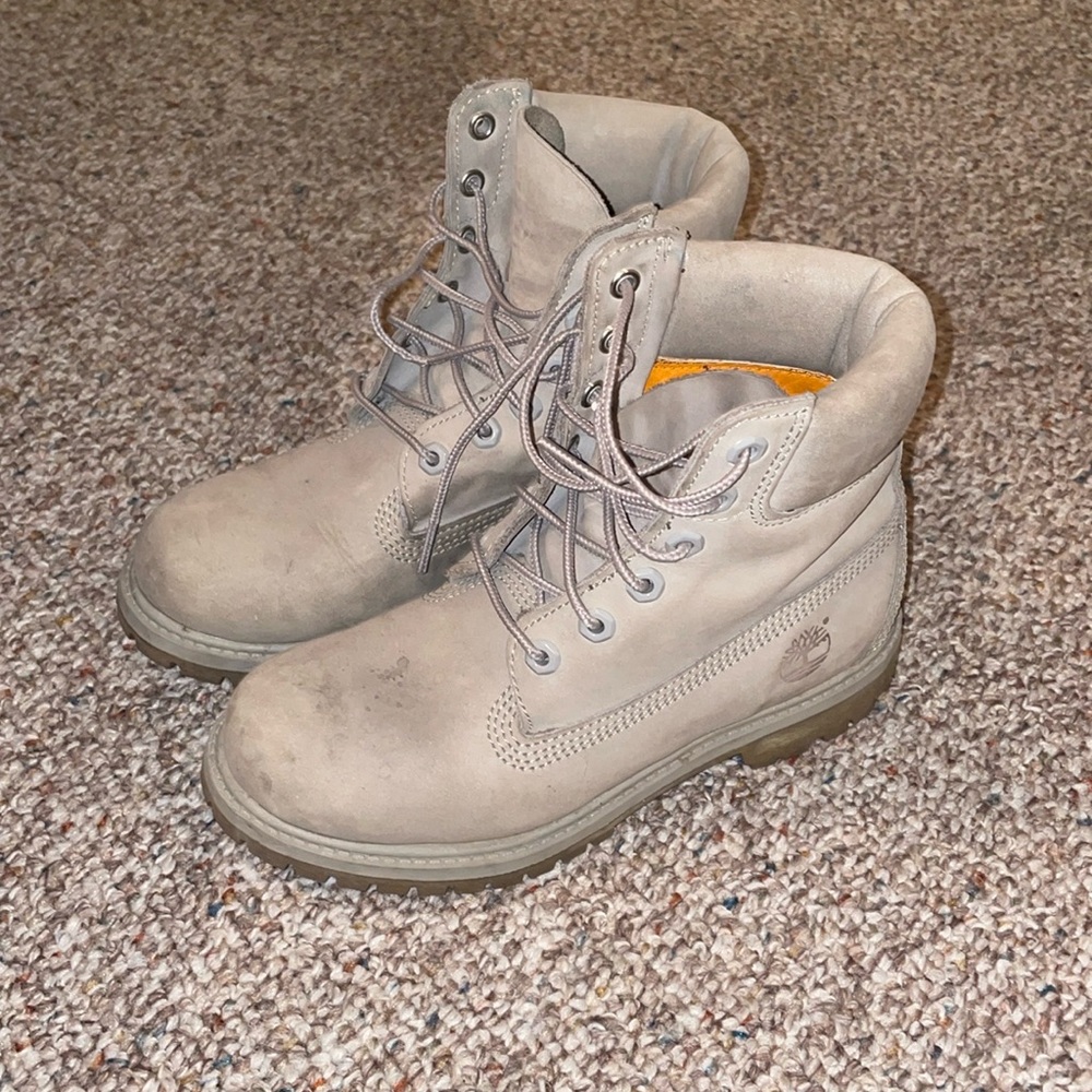 grey Timerberland boots size 6M (5/5.5womens)